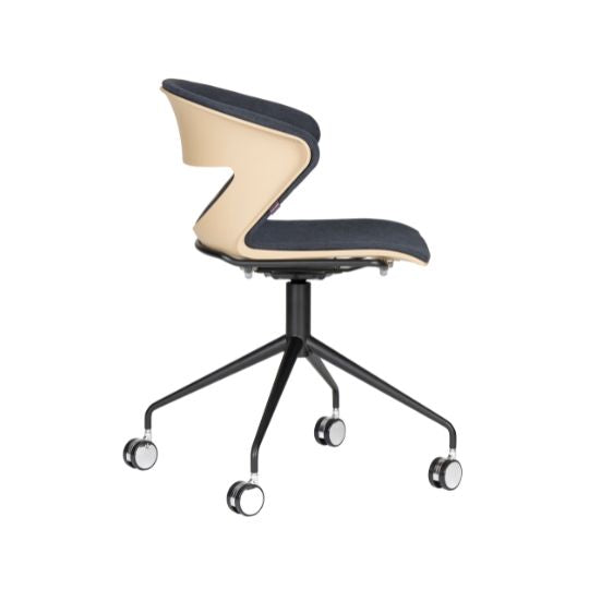 Silla de oficina Kicca rodajas con respaldo y asiento en polipropileno o tapizado con base metálica negra