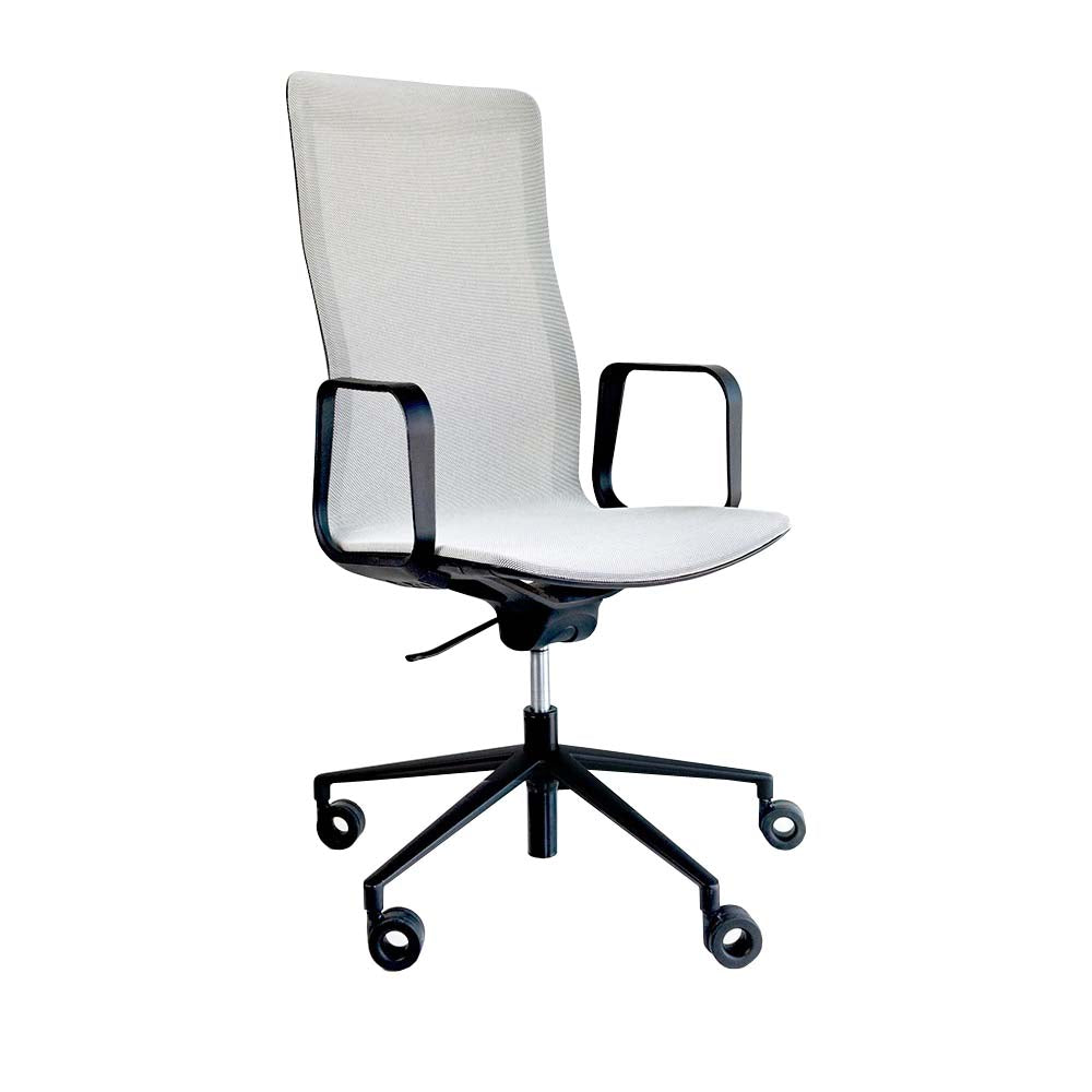 Sillón ejecutivo RE-3030 respaldo alto y asiento tapizado en malla con base nylon