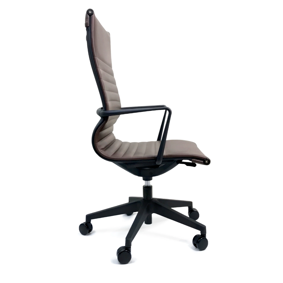 Sillon ejecutivo Bogota respaldo alto y asiento tapizado en vinil con base nylon