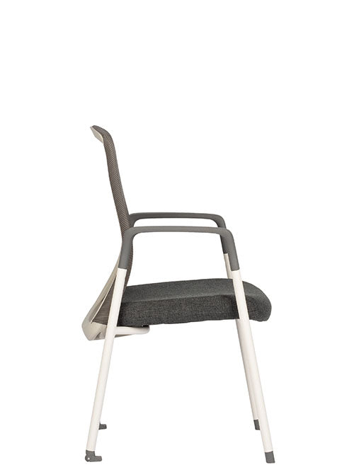 Silla de visita Virtu White respaldo tapizado en mesh y asiento en tela con base metalica